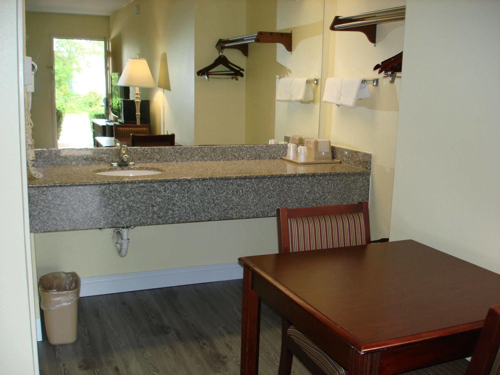 Econo Lodge Texarkana I-30 מראה חיצוני תמונה
